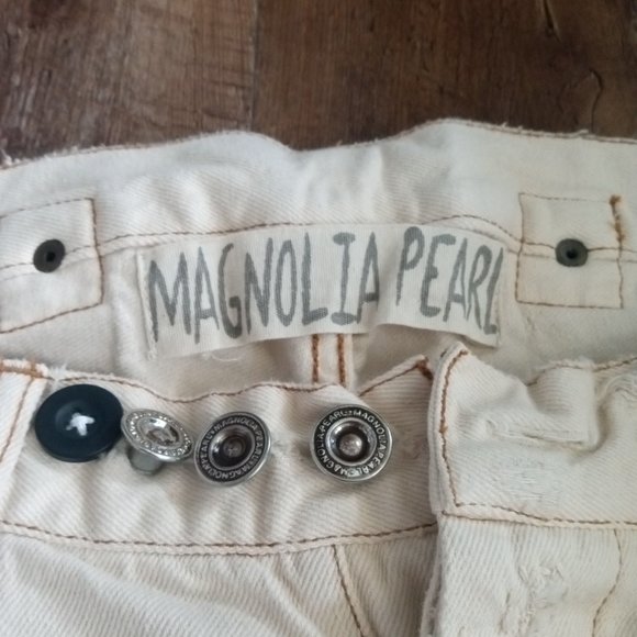 Designer magnolia pearl jeans. - Picture 2 of 3